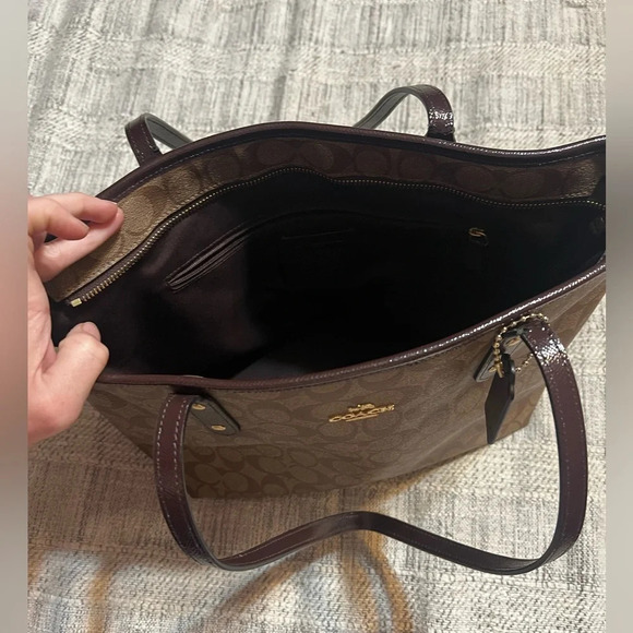 Coach City Zip Tote in Signature Canvas F31974 - Picture 5 of 10